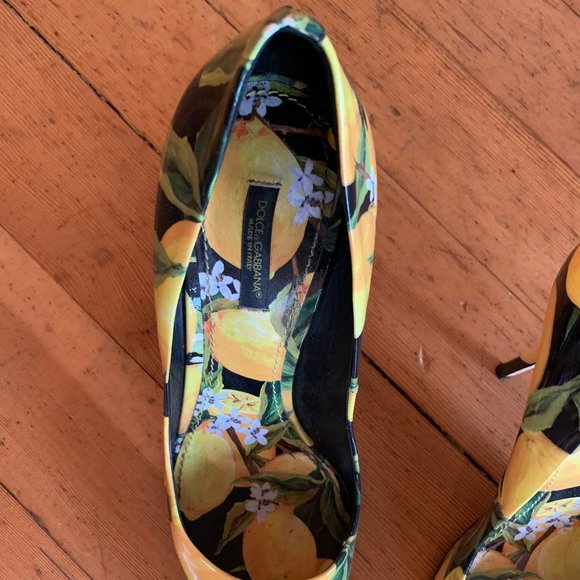 Dolce & Gabbana Lemon-print Patent Leather Pumps - Picture 2 of 2